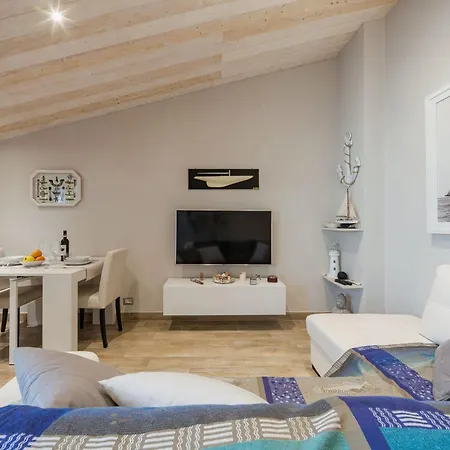 La Mansardina By Interhome Appartement